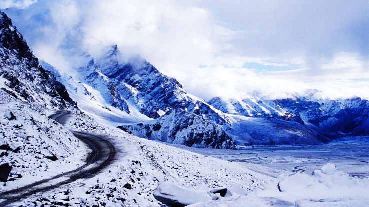 1. Himachal Car Package